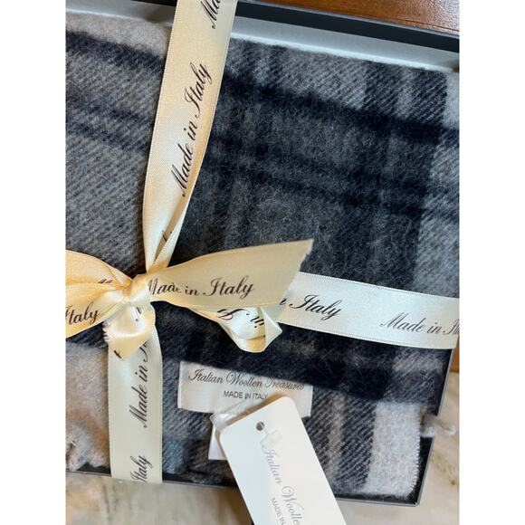 Large Italian Wool Fringed Paid Scarf Light Gray - Picture 2 of 6